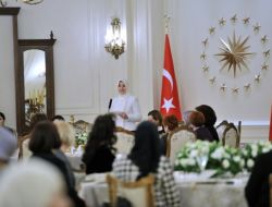 Hayrünnisa Gül, Büyükelçi Eşlerini Ağırladı