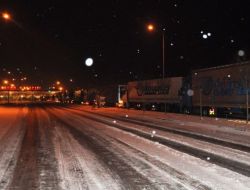 Uluslararası Tır Geçişleri Kar Engeli