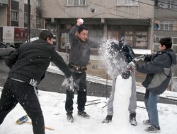 İstanbul'da Çocukların Kar Sevinci