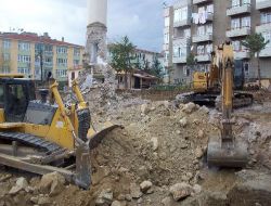 Vehbi Koç'un Yıkılan Camisini, Hayırsever Vatandaşlar Yaptıracak!