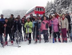 Öğrenciler Ilgaz'da Kayak Yapmayı Öğreniyor