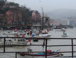 Dev Dalgalar Kıyıları Dövdü