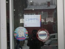 Sarıkamış'ta Cuma Namazı İçin Kepenk Kapama Geleneği Devam Ediyor