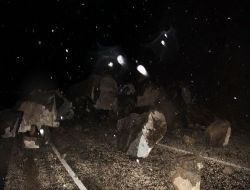 Heyelan Sonucu Ulaşıma Kapanan D-100 Karayolunda Çalışmalar Sürüyor