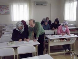 Siirt'te Okuma-yazma Kursları Devam Ediyor