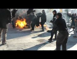 Pazarcı Esnafı Üzerine Benzin Döküp Yaktı