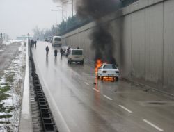 Lpg'li Araç Alev Aldı Sürücü Son Anda Kurtarıldı