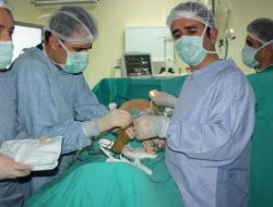 Diyarbakır’da Laparoskopik Fıtık Onarımı Ameliyatı Yapıldı