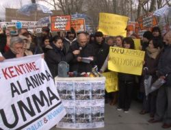 'Şemsiyeli' Kentsel Dönüşüm Protestosu