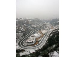 Trabzon’da Şehir Merkezine Mevsimin İlk Karı Yağdı