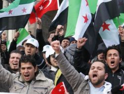 Türkiye’deki Suriyeliler Esed’i Protesto Etti