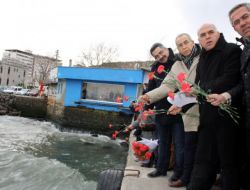 Mübadele Şehitleri İçin Denize Karanfil Bırakıldı