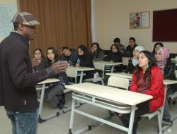 Tatilde İngilizceyi 6 Yabancı Öğretmenden Öğreniyorlar