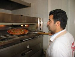 Avrupa’da Ustası Olduğu Pizzayı, Kasabadaki Hemşehrileri İçin Yapıyor