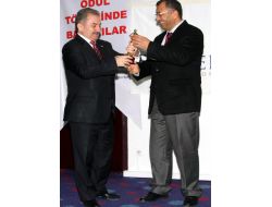 Yılın Valisi Seçilen Kenan Çitfçi Ödülünü Aldı