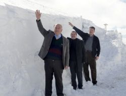 Kar Ve Tipi Nedeniyle Yolu Kapanan 37 Köye 15 Gündür Ulaşılamıyor