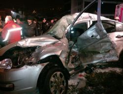 İett Otobüsü Otomobile Çarptı: 1 Ölü