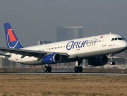 İranlı Yolcu Yumrukla Uçağın Camını Kırdı