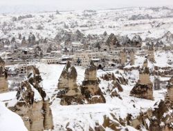 Kapadokya Karla Bir Başka Güzel