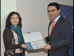Aromaterapi Ve Akupresor Kursuyerleri Sertifikalarını Aldı