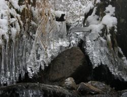 Buz Sarkıtlar Seyrine Doyum Olmayan Manzaralar Oluşturuyor