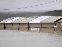 Suriye Baraj Kapaklarını Açınca Hatay'daki Çadır Kenti Su Bastı