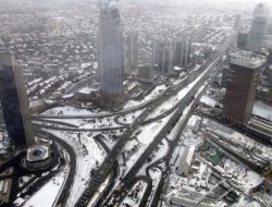 İSTANBUL 'BEYAZ GELİNLİK' GİYDİ