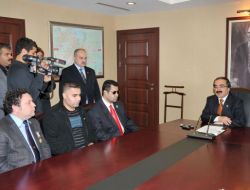 Adana'da Görme Engelli İki Gaziye Bilgisayar Hediye Edildi