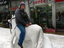 Nasreddin Hoca'ya Özendi, Kardan Ata Ters Bindi