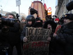 Putin Karşıtı Gösteriye Polis Müdahale Etti