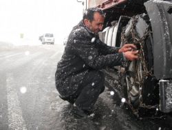 Yolda Kalan Sürücüler, Seyyar Zincir Satıcısına Koştu