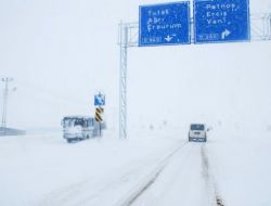 Patnos'ta 88 Köy Yolu Ulaşıma Kapandı