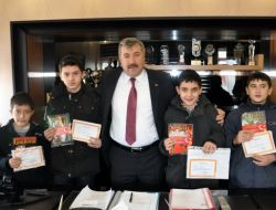 Takdir Alan Öğrencilere Belediyeden Ödül