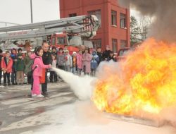 Minikler İtfaiyede Yangın Tatbikatına Katıldı