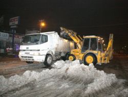 Belediye Gece -18'de Yolları Temizledi