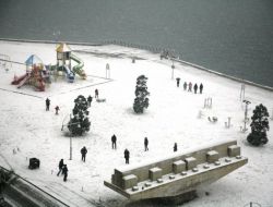 İzmirlilerin Kordonda Kartopu Keyfi