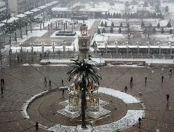 İzmirliler Yıllar Sonra Yağan Karın Keyfini Çıkardı