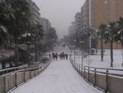 İzmirliler Karın Keyfini Çıkardılar