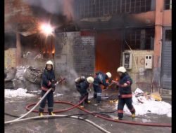 Alevler İçinde Kalan İşçiler, 2 Kattan Atlayarak Kurtuldu