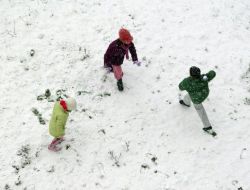 Söke'de 10 Yaş Ve Altı Çocuklar Karla Tanıştı