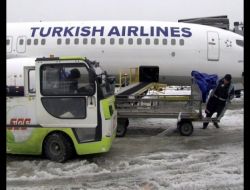 Bagaj İşçileri, Soğuğa Rağmen Çalışmaya Devam Ediyor