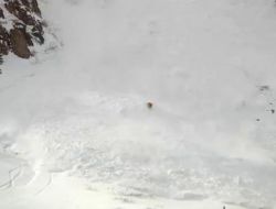 Düşen Çığdan Kıl Payı Kurtulma Anı