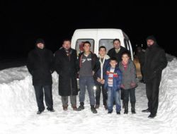 Yolda Mahsur Kalan 14 Yolcu Gece Yarısı Kurtarıldı