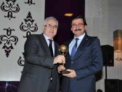 Başkan Ak'a 'Yılın Belediye Başkanı' Ödülü