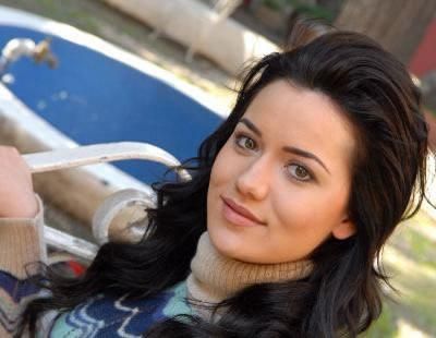 ÖZGÜ NAMAL'IN YERİNE FAHRİYE