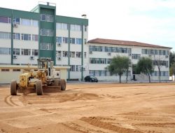 Okul Bahçelerinin İçinde Kalan 6 Gecekondu Yıkıldı