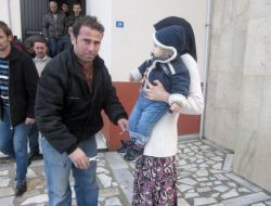 Cami Çıkışında İpli, Makaslı Şifa Arayışı