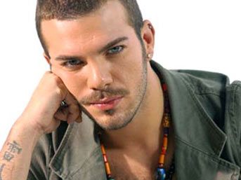 TOLGA KAREL YİNE OLAY ÇIKARDI!