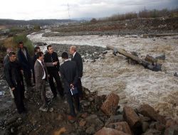 Genç'te, Yağmur Şebekeyi Patlatınca İlçe Susuz Kaldı
