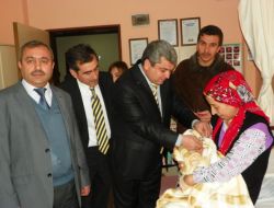 Mevlit Kandili'nde Doğan Bebeklere Altın Taktılar